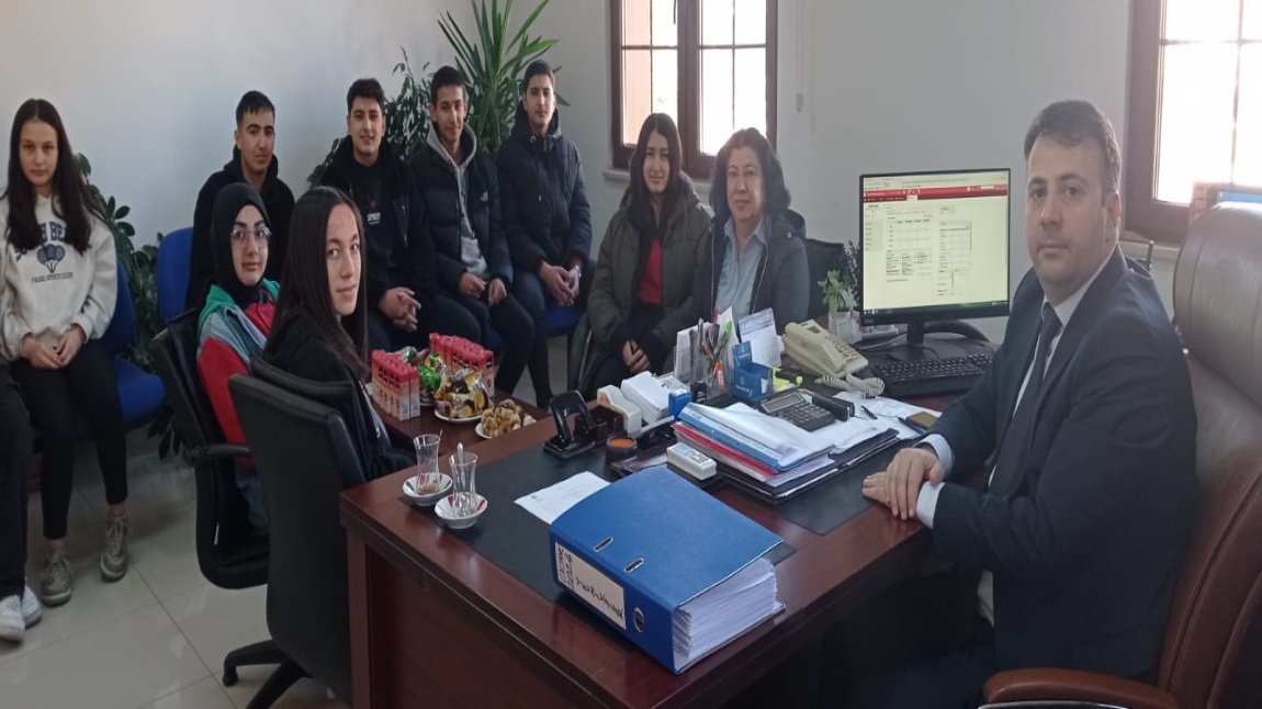 Vergi Haftası Nedeniyle Muhasebe Alan Şefimiz ve Öğrencileri Gümüşhacıköy Vergi Dairesine Ziyarette bulundu.
